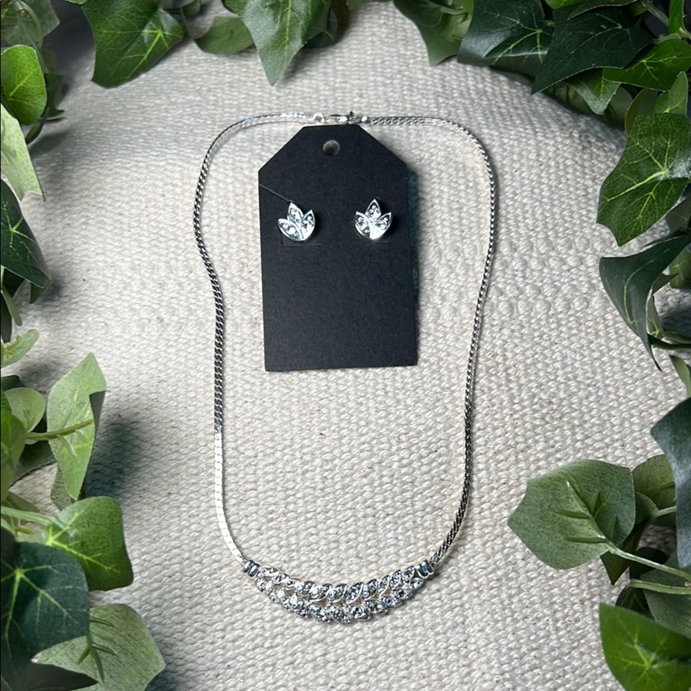 💫Elegant Silver Necklace and Earring Set